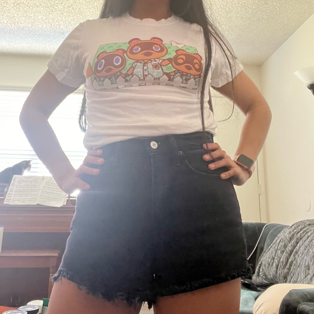 90s relaxed cut off shorts in black denim! Great condition
